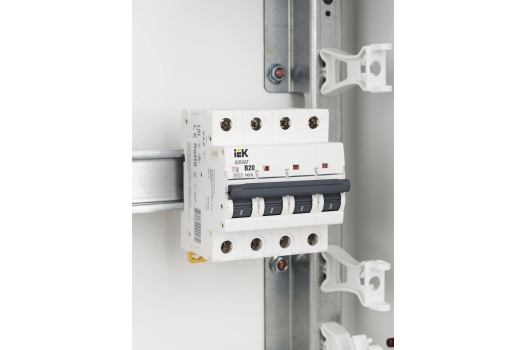 ARMAT Автоматический выключатель M06N 4P B 20А IEK